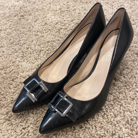 Nine West Shoes - Nine West heels size 7.5 cute silver buckle